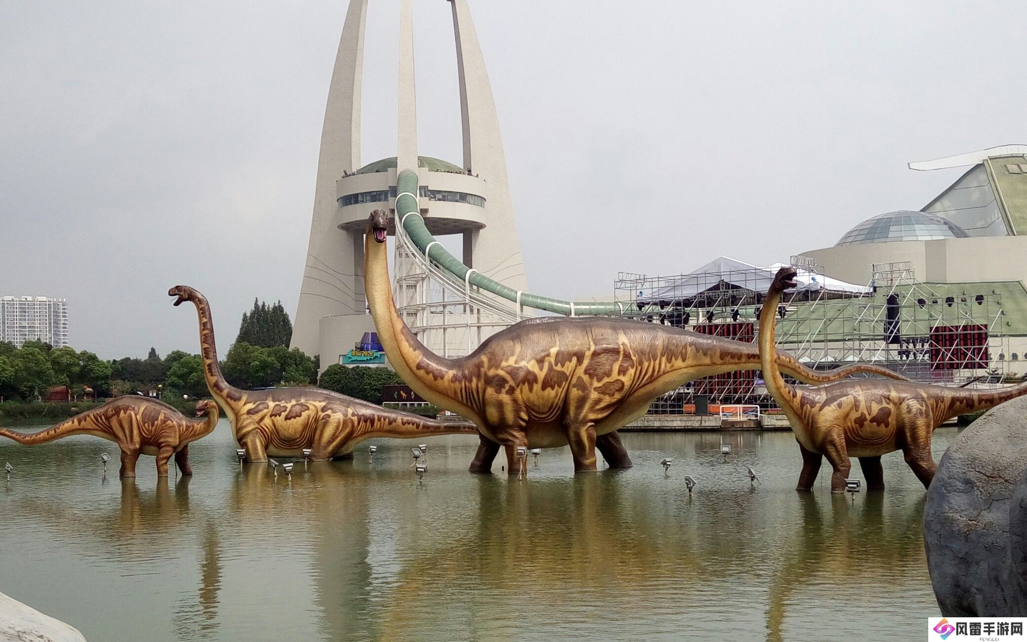 探索神秘《恐龙岛》：远古生物的奇幻之旅，《恐龙岛》生存挑战：解锁史前世界的秘密 